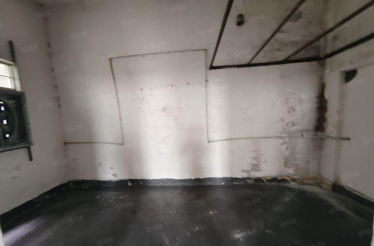 清溪大利村标准一楼380平厂房出租，带装修办公室