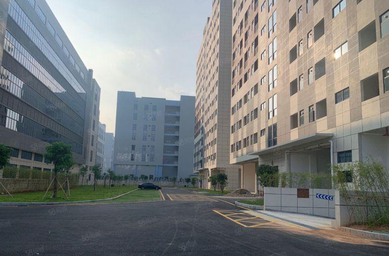 原房东实际面积出租，一整层实际面积2500平方