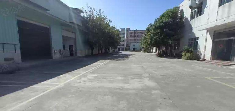 清溪镇新出标准工业厂房13000平方，高速路口旁，园区空地大