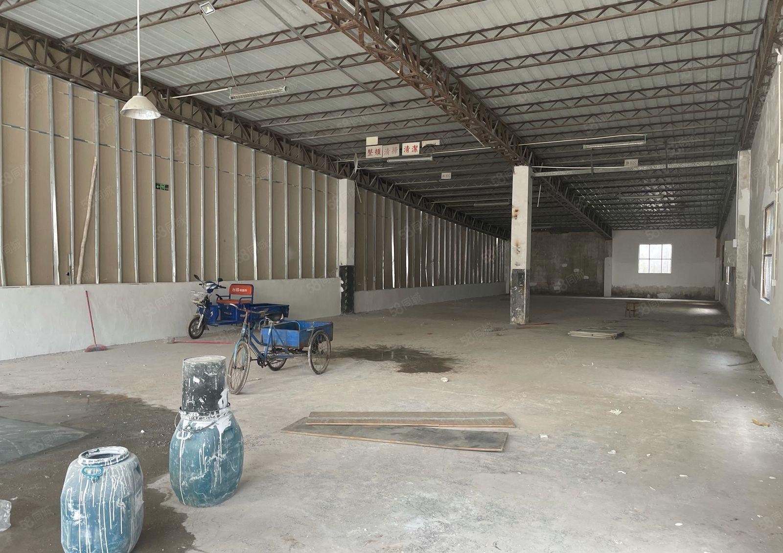 大利村银湖工业园一楼500平钢构厂房出租，园区空地大