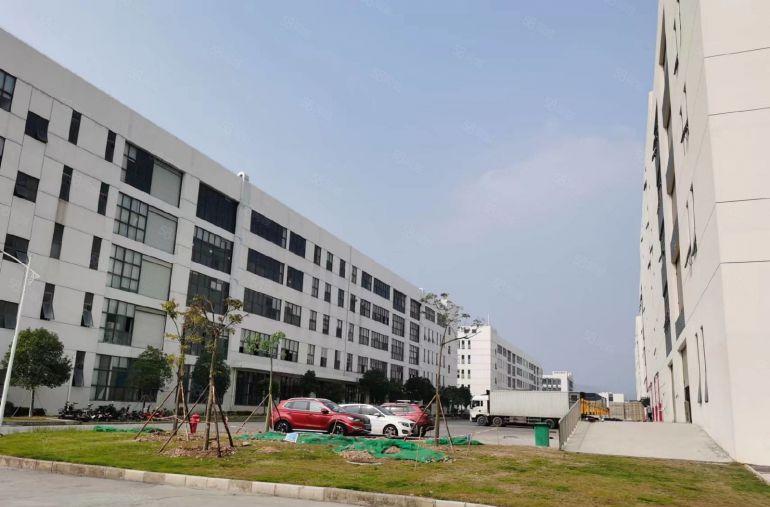 清溪高速口罗马新出原房东楼上6000平厂房仓库出租，拎包生产