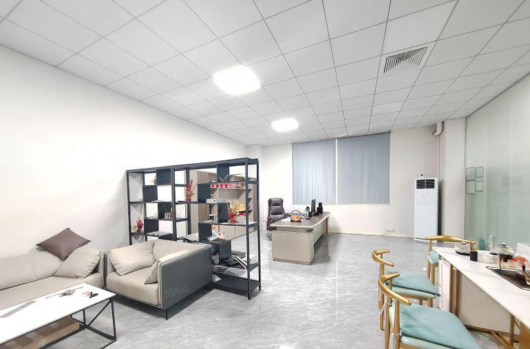 一楼18元，清溪镇汽车站附近一楼厂房1000平米出租，高6米