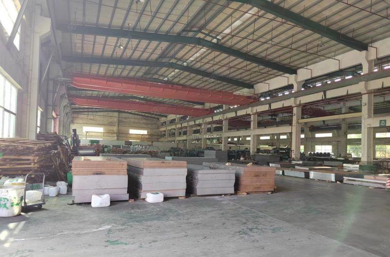 清溪新出单一层13米高带航车钢构，低价厂房出租