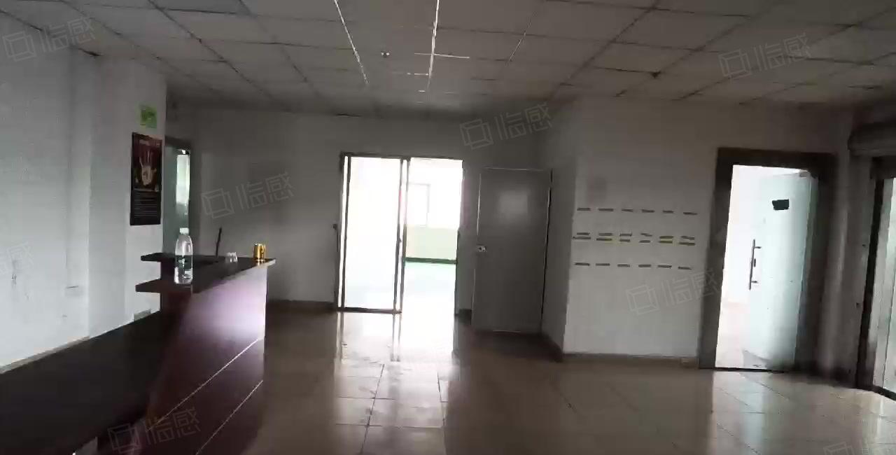 清溪三中新出楼上1200平方带装修，现成办公室，原房东直租！