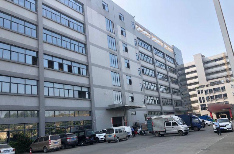 清溪三中靠凤岗新出原房东楼上2500平厂房仓库出租,豪华入住