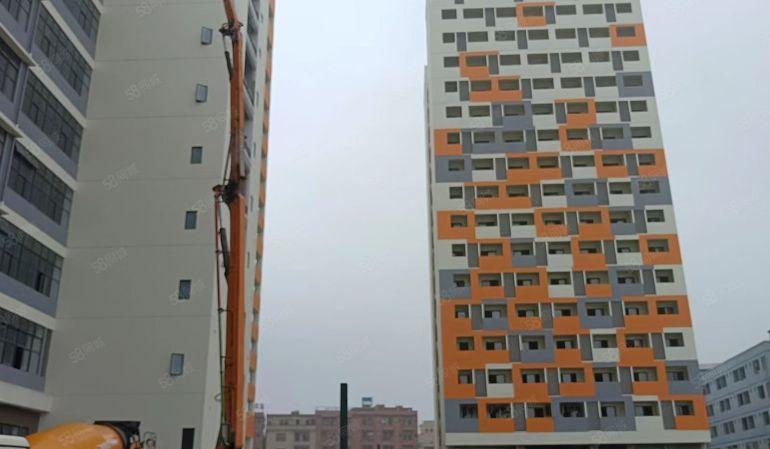 本地房东，清溪镇带液压卸货平台厂房出租，单层6300平方。