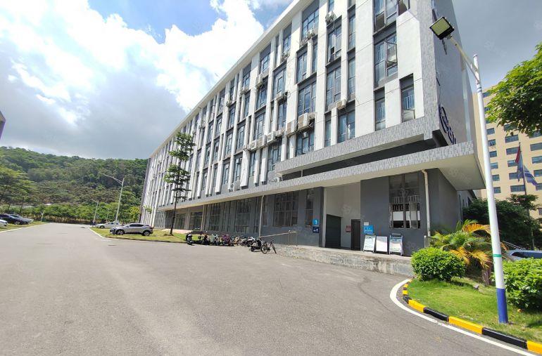 楼上10元厂房出租，清溪镇中心楼上500平厂房招租，现成装修