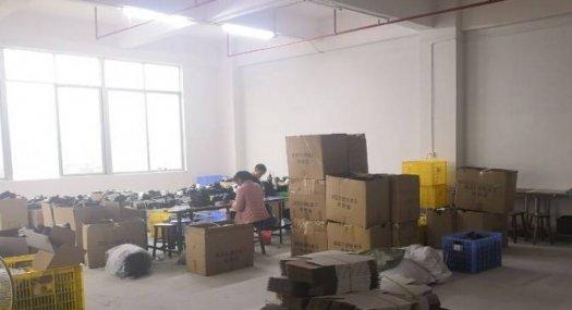 凤岗金凤凰小面积带装修厂房楼上350平出租，水电齐