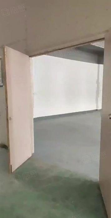 横沥镇原房东标准楼上带精装修办公室地坪漆水电齐全还配宿舍饭堂