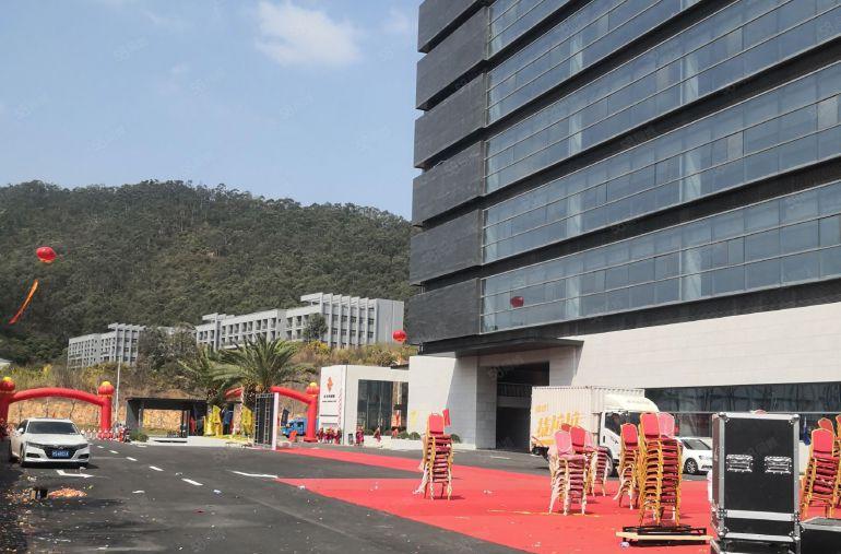 免租期一年全新原房东红本独院厂房7万平空地超大可办环评可分租