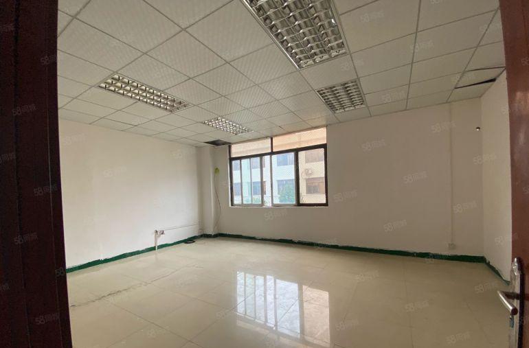 横沥厂房出租8块钱一平方楼上一层850平方带装修低价出租