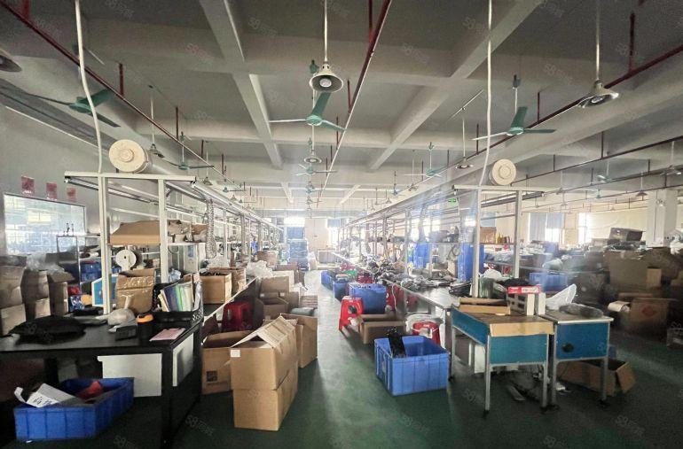 横沥镇，标准厂房3楼整层3450方，豪华精装修办公室，水电