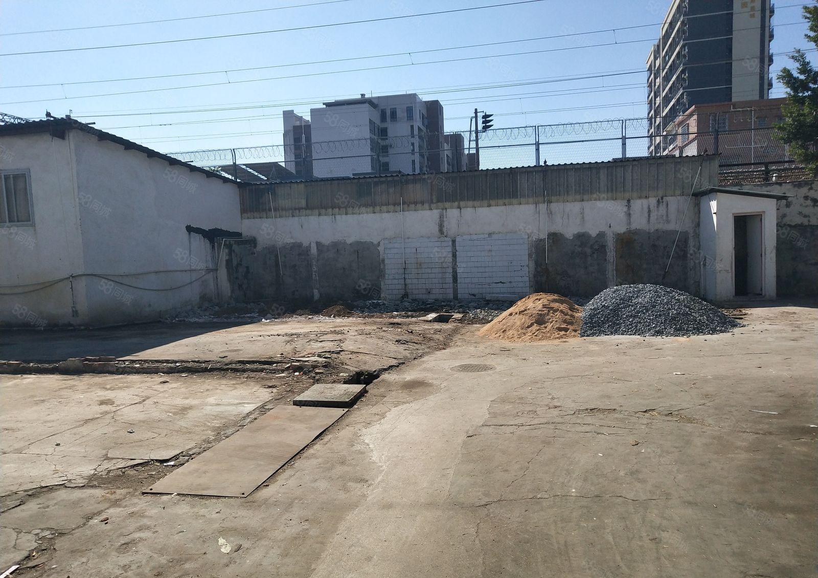 横沥镇650平单一层钢构厂房出租带航车免费使用空地大宿舍按需