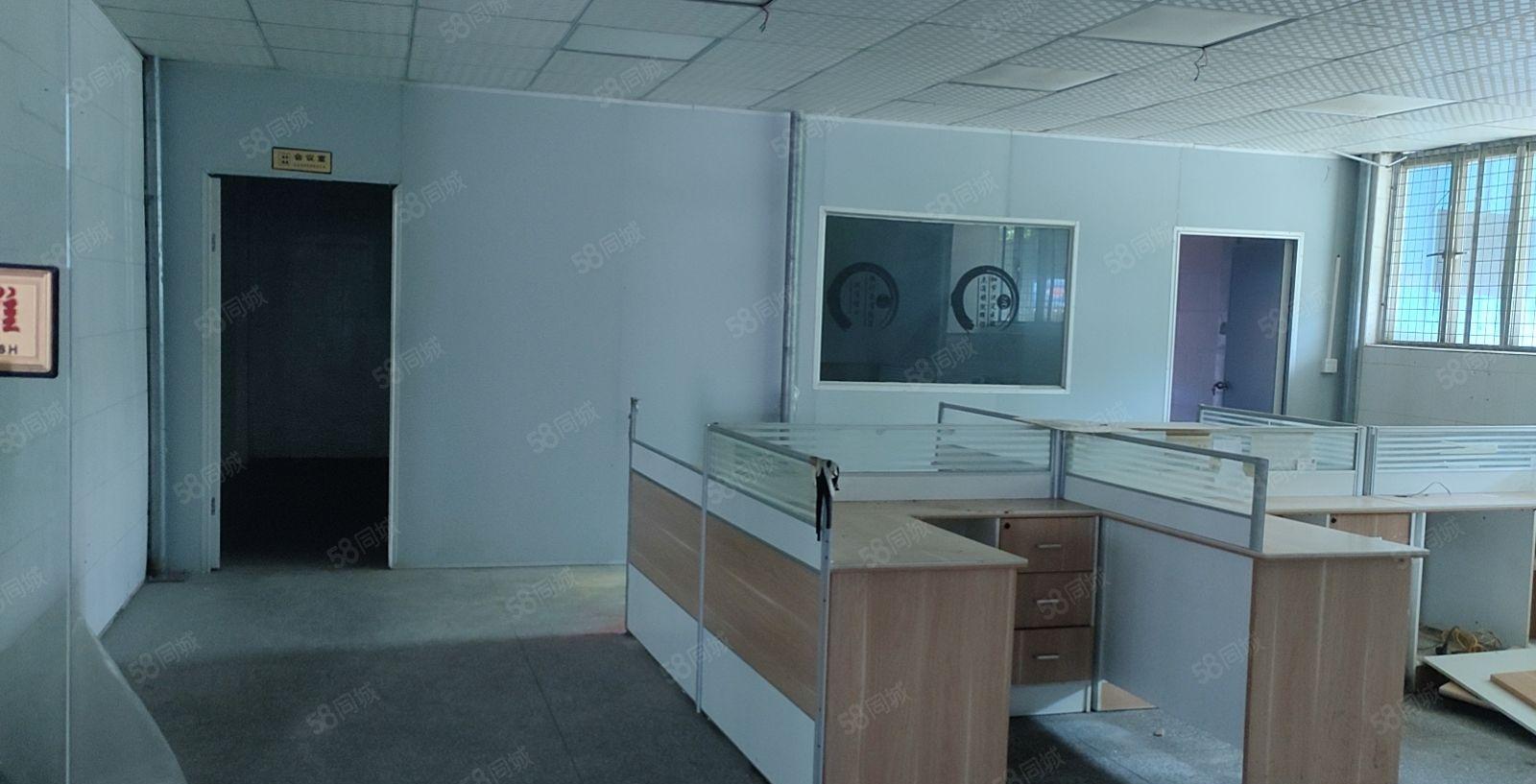 横沥模具城附近新出个人房东直租一楼500平方，带现成两层阁楼