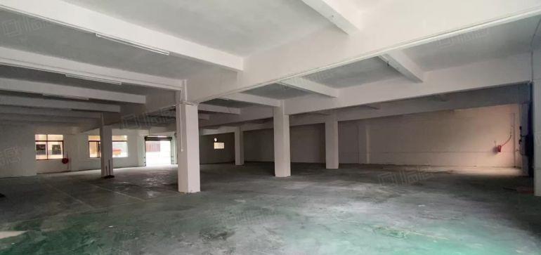 横沥厂房出租8块钱一平方楼上一层850平方带装修低价出租