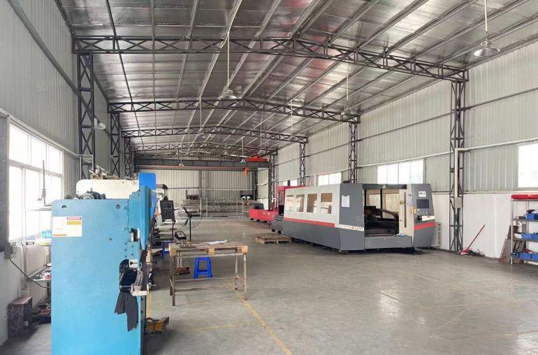 横沥镇东部快速干线边上厂房一楼1350平方出租精装修可办环评