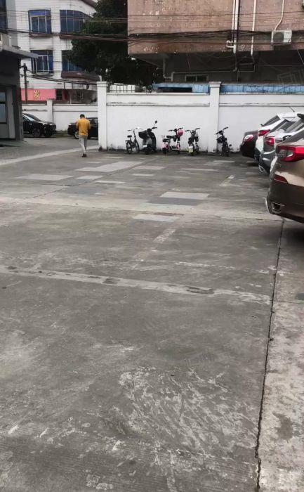 横沥个人工业厂房一楼出租 1200 平方可以分租 600 平