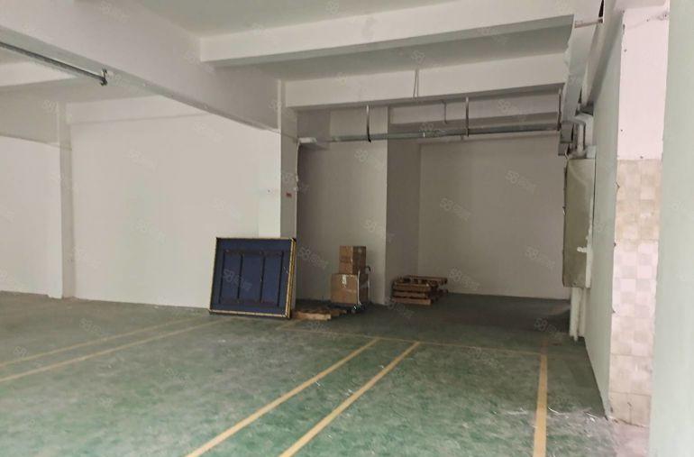 东莞横沥村头工业区楼上现成装修980平方米低价出租