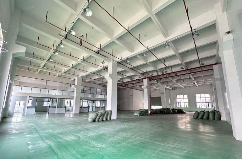 横沥镇重工业厂房出租1700平方高8米带精装修