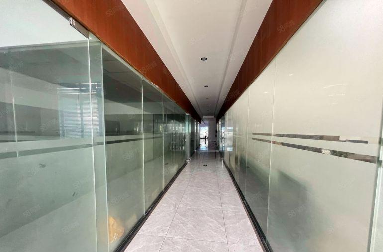 横沥镇，标准厂房3楼整层3450方，豪华精装修办公室，水电