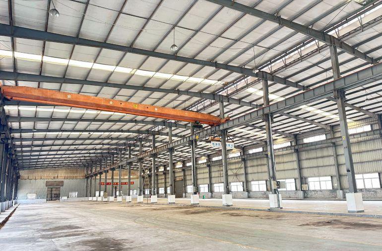 东莞沙田镇 单一层 滴水10米带行车带办公室，精装修厂房出租