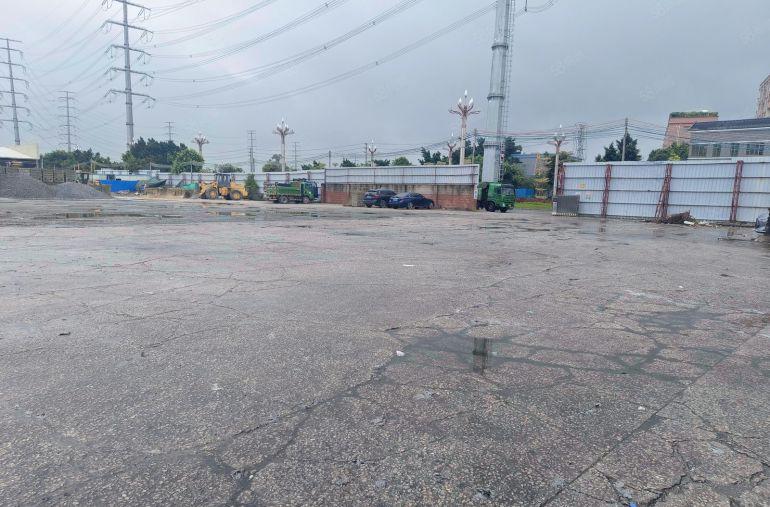 广深高速路口，独院7000平方仓库低价出租，交通方便空地大