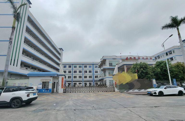 东莞市红本标准独院厂房出租，现成装修，带牛角，车位充足