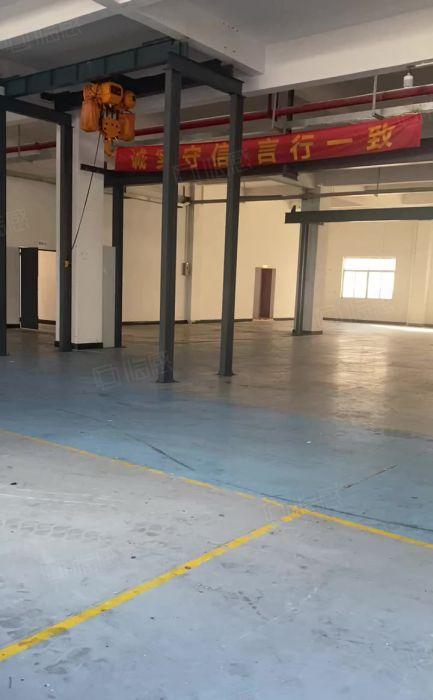 桥头镇新出原房东水电齐全厂房1800平方米有行车出租。