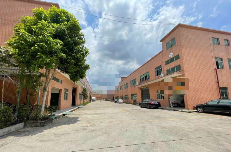 桥头花园式独院厂房出租，带牛角现成装修水电可过户，五金塑胶等