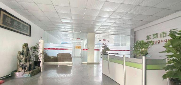 桥头镇标准厂房二楼招租，现成装修，仅租8元，水电齐全！