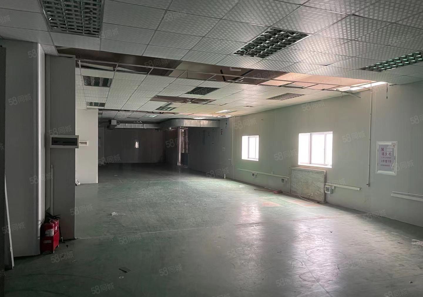 桥头镇新出楼上现成装修电子厂房，小面积800平方，现成装修！