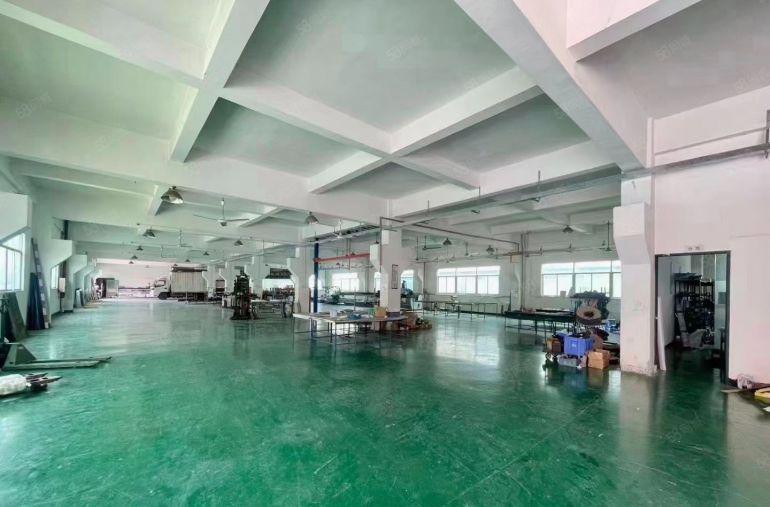 桥头花园式独院厂房出租，带牛角现成装修水电可过户，五金塑胶等