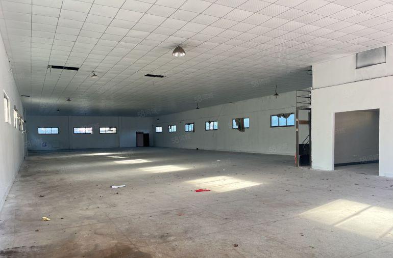 桥头新出原房东砖墙到顶小独院。现成办公室。吊顶可拆周边没居民