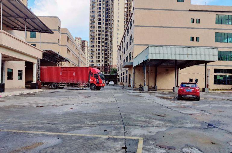 桥头原房东独门独院标准厂房加单一层钢构厂房出租，可以分栋租