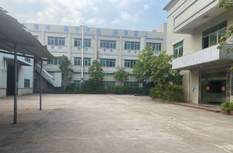 桥头镇新出三层独门独院厂房总面积11000平方米。