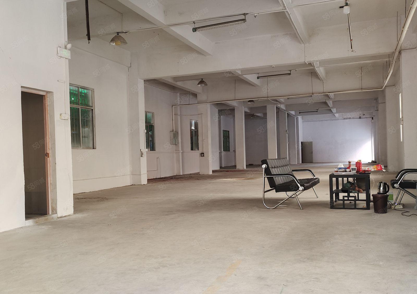 桥头镇便宜的一楼1200方进出方便，有办公室低价出租主干道旁