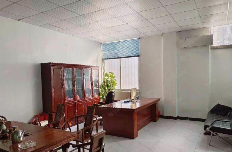 10块一平，东坑原房东实际面积1300平精装修厂房出租