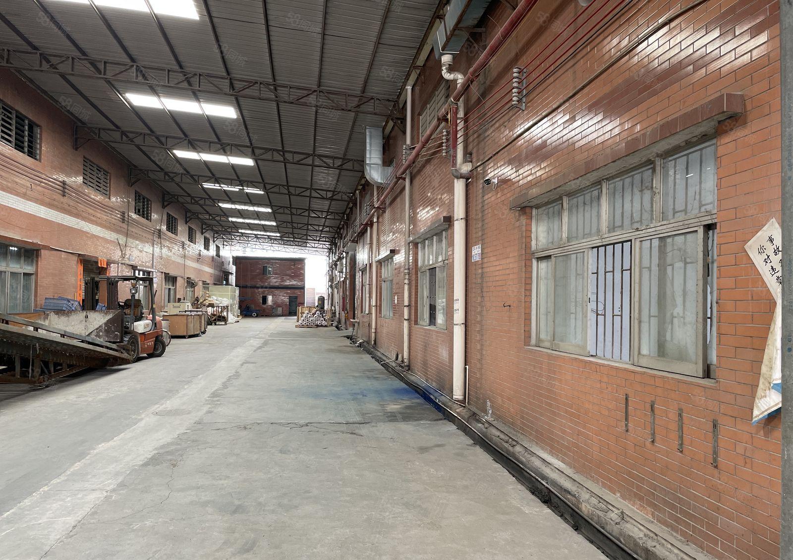 东坑镇工业园砖墙到顶单一层厂房出租1300平层高7米交通便利