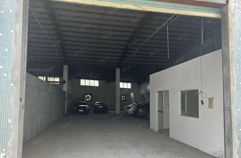 真实图片，厂房空地超大，钢构厂房滴水7米