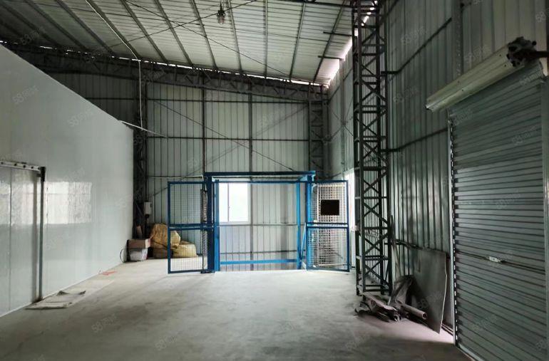 真实图片，厂房空地超大，钢构厂房滴水7米