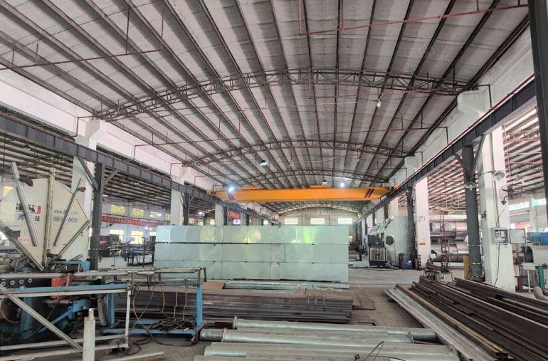 原房东钢结构厂房仓库直租 多部现成行车 空地大