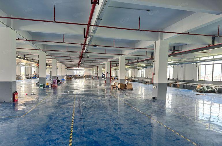 道滘镇精装修楼上厂房出租，单层2000平方，水电办公室