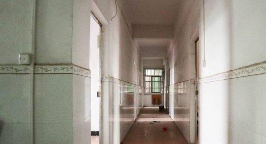 大朗松山湖旁独栋2梯3层小厂房出租，大车进出方便