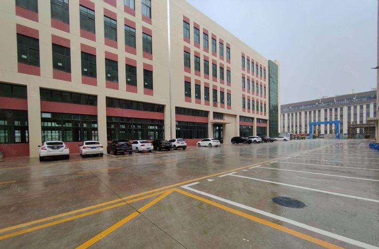 两百起租8元低价甩租茶山石龙石排村委4千平一楼仓库厂房出租