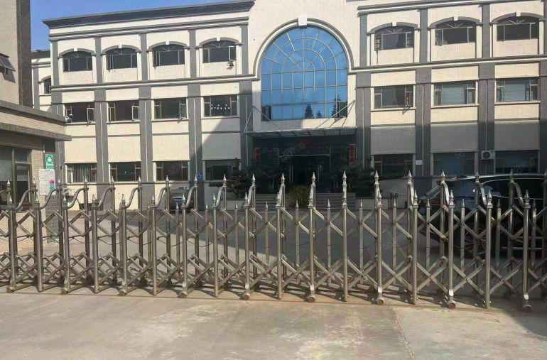 石排镇原房东的标准楼上厂房，现成水电办公室，进出货方便有货梯