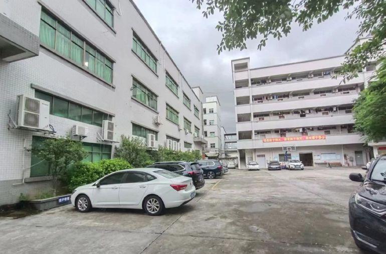 石排靠近企石东部快速原房东红本双证标准三层厂房直租现成航车