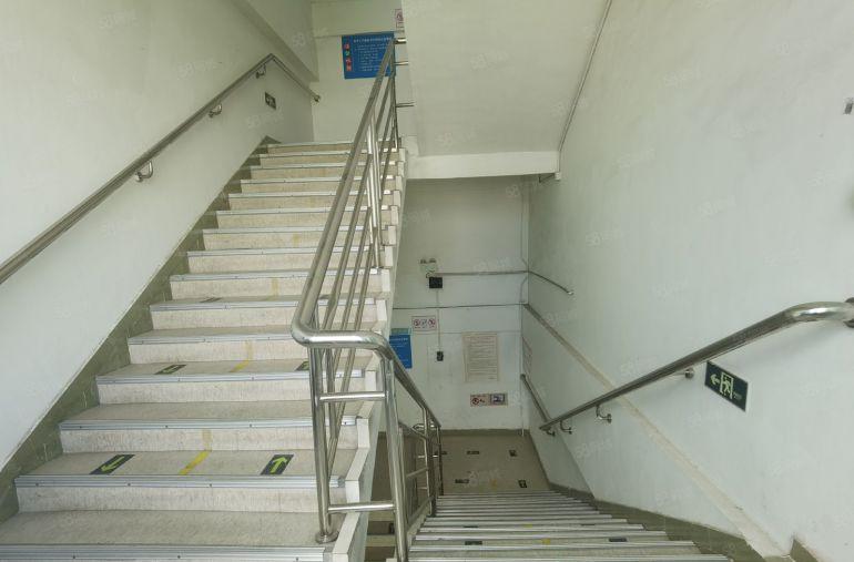 石排花园式独院14000平米  空地大  水电现成  带装修