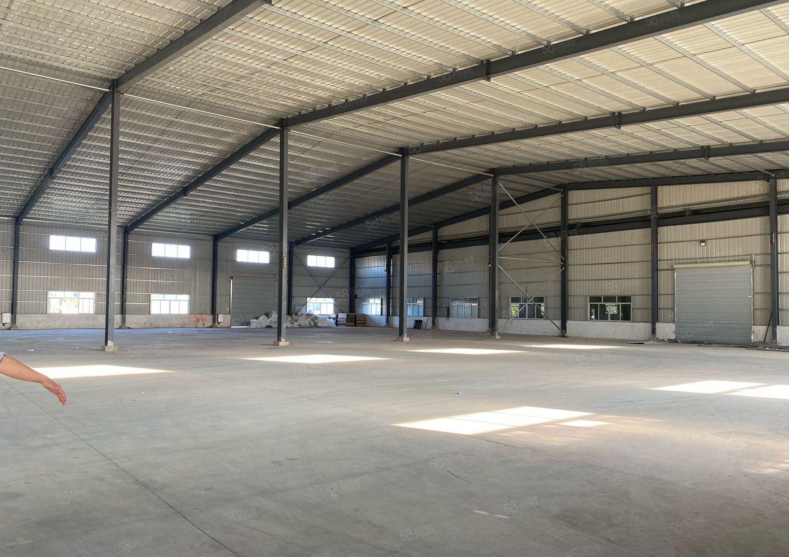 石排镇工业聚集区钢构单一层，空地大，可分租，厂房低价出租