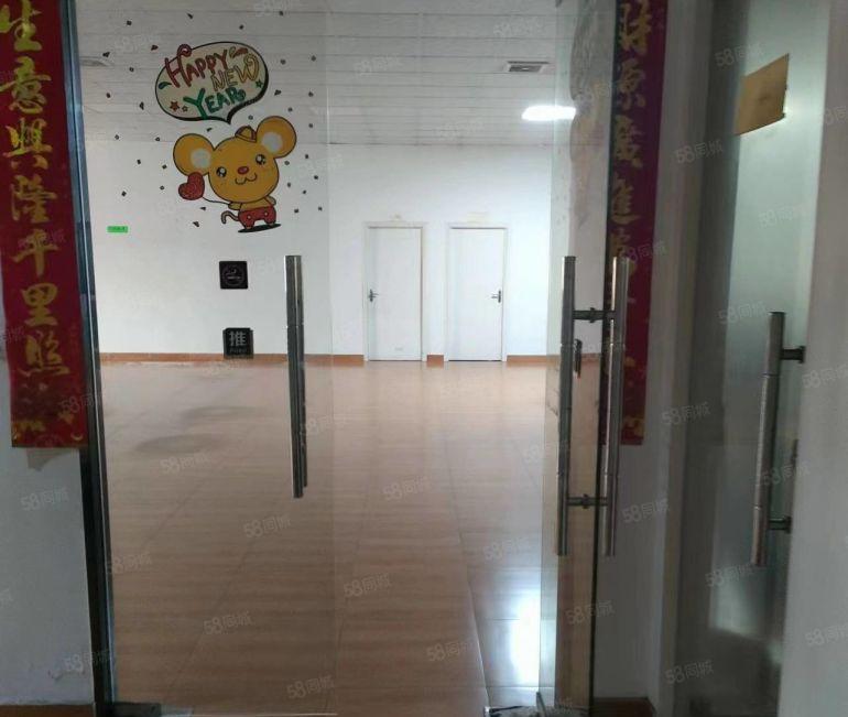 石排镇原房东单一层厂房出租2000平方，9米高带一部十吨行车