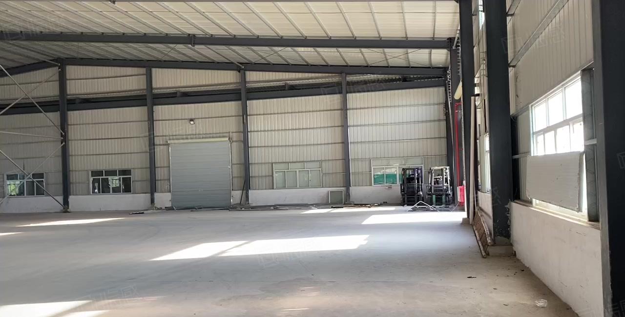 石排镇工业聚集区钢构单一层，空地大，可分租，厂房低价出租